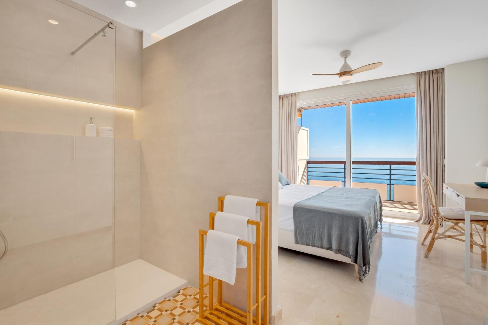 Santa Clara Modern & Exclusive Seafront Apartment Torremolinos Exterior foto